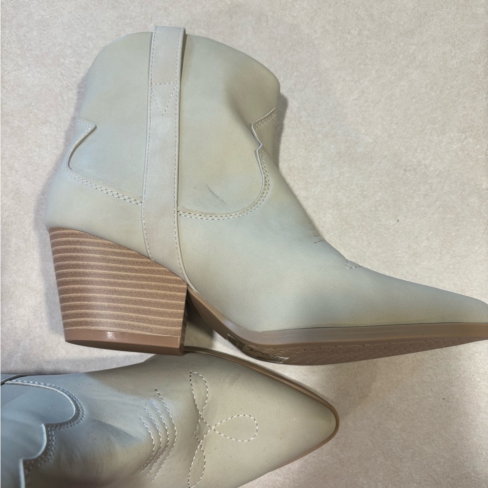 Qupid Cream Ankle Boots with Stacked Heel Brand New